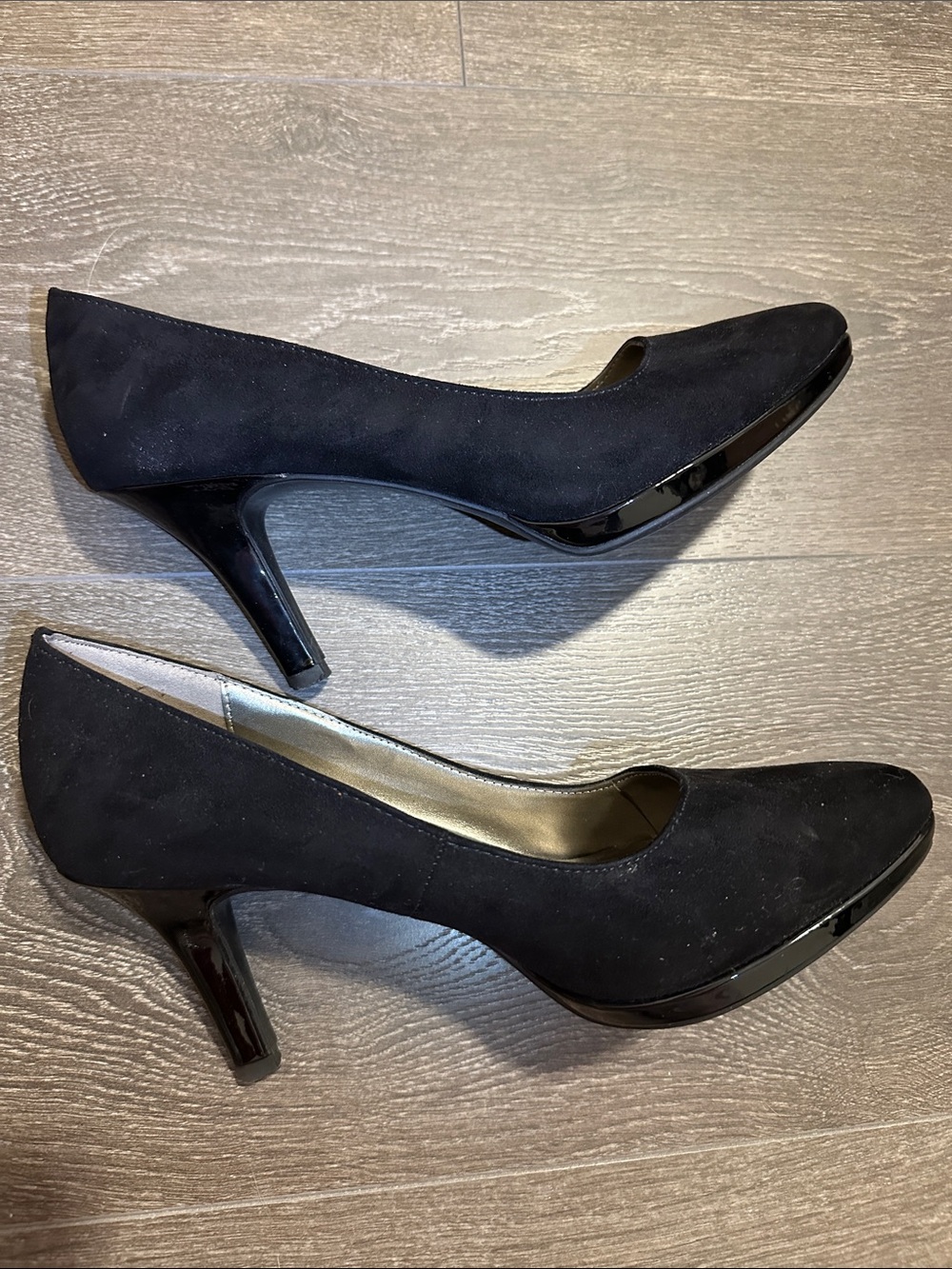 Bandolino Black Pointed Toe Velvety Pumps